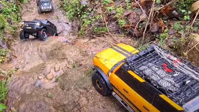 watch bronco, land rover, mercedes-amg g-class go off-roading in 1:10 scale