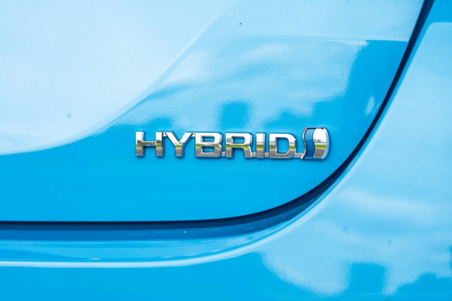 2023 toyota yaris hybrid review