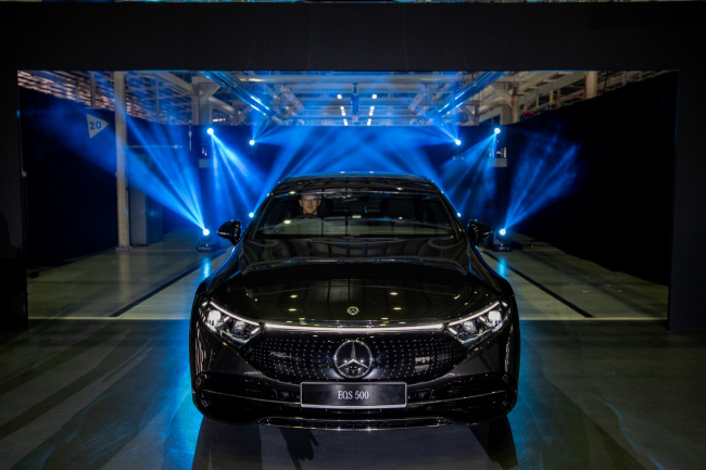 2023 mercedes-benz eqs 500, mercedes-benz, eqs 500, eqs, mbm, mercedes-benz eqs 500 is now locally assembled - 696 km range, 449hp, rm648,888