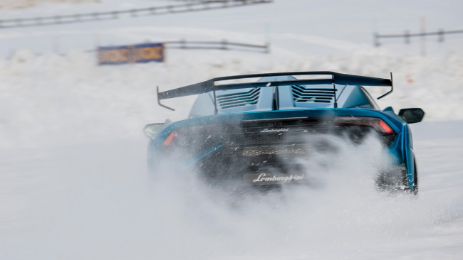 How to drive on ice: Lamborghini Huracan STO drifting on exit of the corner