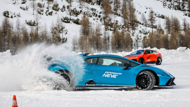 How to drive on ice: Lamborghini Huracan STO drifting with Urus in the background