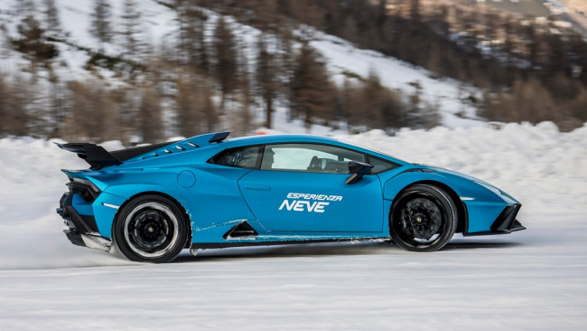 How to drive on ice: Lamborghini Huracan STO side view drift