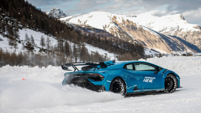 How to drive on ice: Lamborghini Huracan STO icy rooster tails