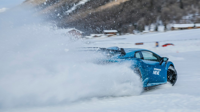 How to drive on ice: Lamborghini Huracan STO burying the camera in snow on the exits of a drift