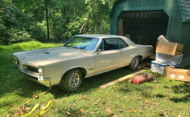1966 pontiac gto 389 v8 found in a backyard garage left for over 20 years
