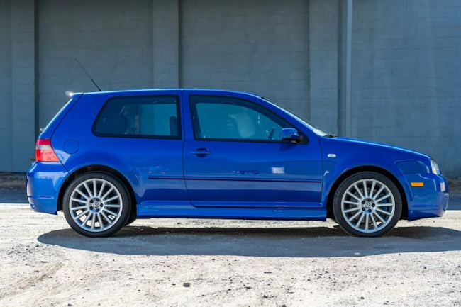 sports cars, for sale, 2004 volkswagen golf r32 for sale has just 97 miles on the clock