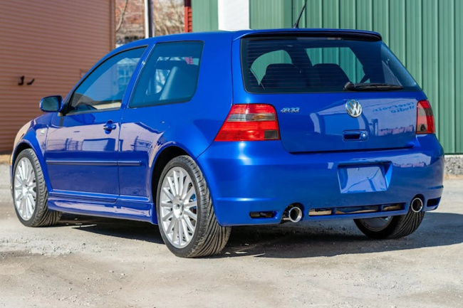 sports cars, for sale, 2004 volkswagen golf r32 for sale has just 97 miles on the clock
