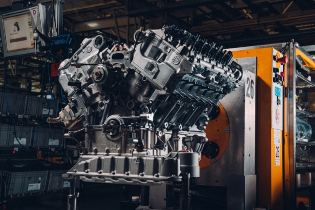 autos bentley, bentley to retire decades-old 12-cylinder engine in april 2024