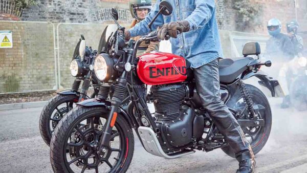 royal enfield hunter 350 records 1 l sales milestone in 6 months
