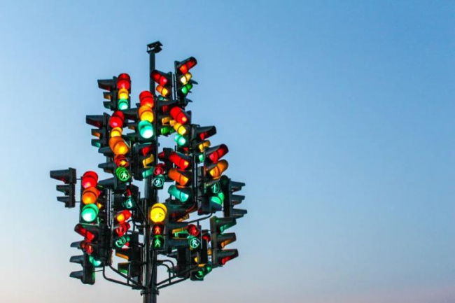 Traffic signals could get a fourth light for autonomous vehicles, Indian, Other, street experiences, International