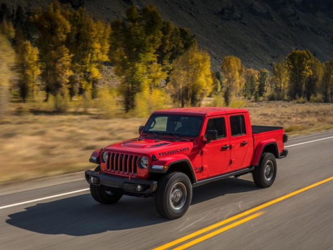 how many airbags does a jeep gladiator have?