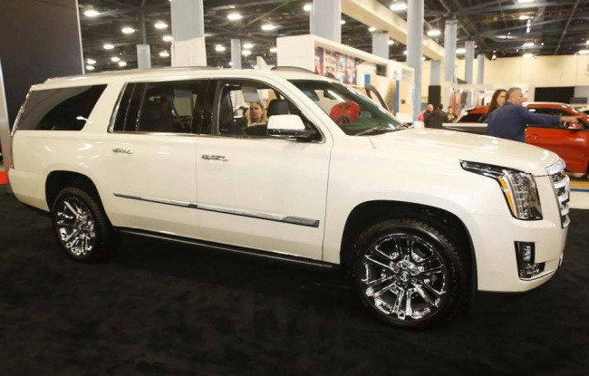 cadillac, escalade, avoid the 4 worst cadillac escalade years if you want a good luxury suv
