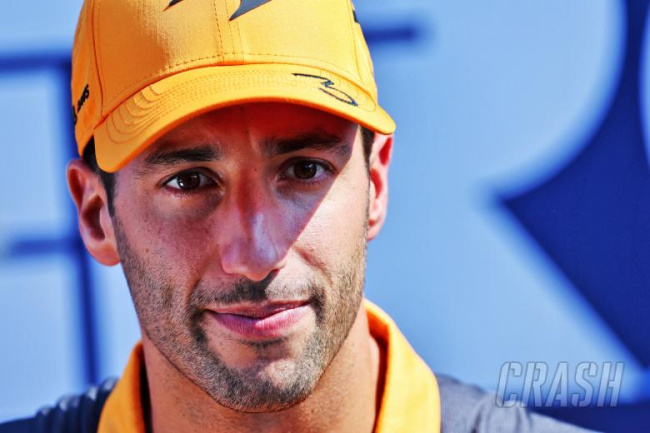 daniel ricciardo warned by ex-renault boss “i told you not to trust zak brown” in netflix’s drive to survive