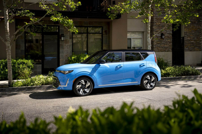 car shopping, crossover, j.d. power, small midsize and large suv models, the 3 best crossover suv manufacturers, according to j.d. power