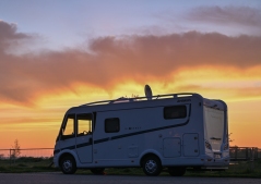camper, 5 reasons why you should reserve an rv campsite asap