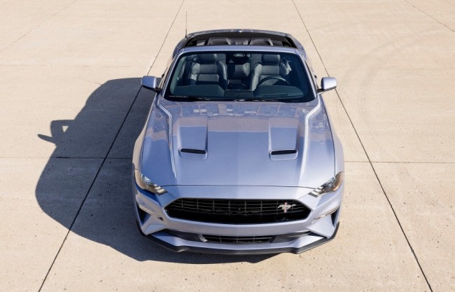 camaro, chevrolet, ecoboost, ford, mustang, 2023 ford mustang ecoboost vs. 2023 chevrolet camaro 1lt: which turbo muscle car is best?