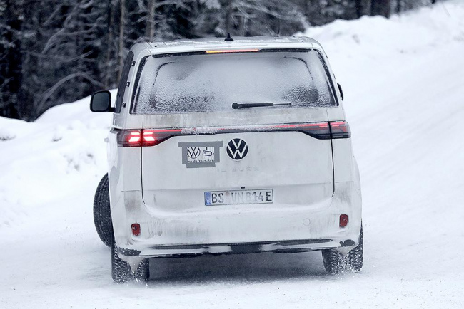 volkswagen, id.buzz, car news, people mover, electric cars, spy pics, long-wheelbase volkswagen id. buzz coming soon