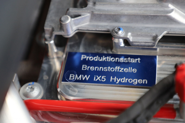 bmw's ix5 hydrogen is its fuel-cell-powered 'second leg'