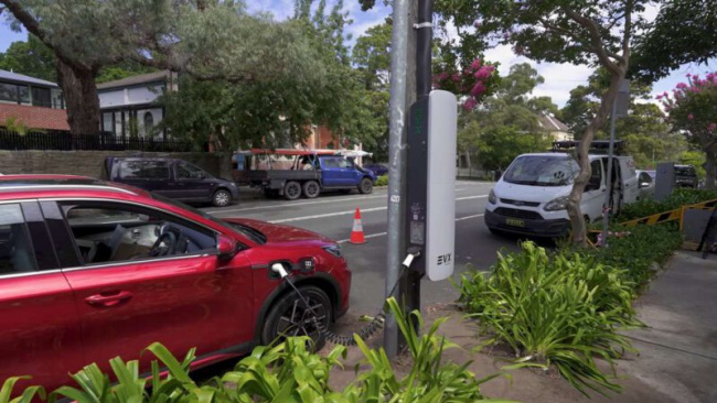 ausgrid unveils sydney’s first power pole-mounted ev charger in glebe