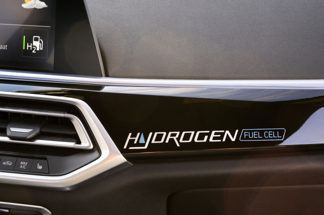 bmw ix5 hydrogen, bmw testing hydrogen-powered x5 on public roads – when it’s going on sale