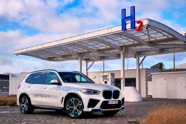 technology, industry news, bmw developing neue klasse platform with hydrogen fuel cell vehicles in mind