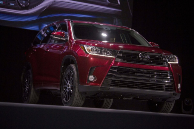 highlander, toyota, not even a bad year can stop the toyota highlander