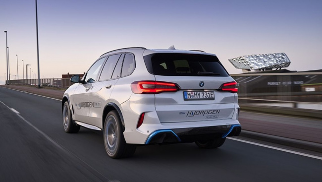 bmw x models, bmw x models 2023, bmw x5 2023, bmw news, bmw suv range, hydrogen, green cars, family cars, prestige & luxury cars, look out hyundai nexo and toyota mirai! bmw ix5 hydrogen fuel-cell electric fleet ready for demonstration and industry trials around the globe
