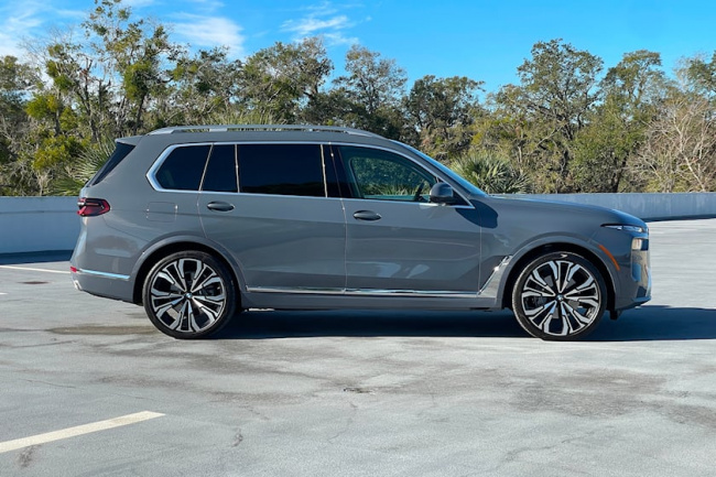 video, test drive, driven: the 2023 bmw x7 is two steps forward, half a step back