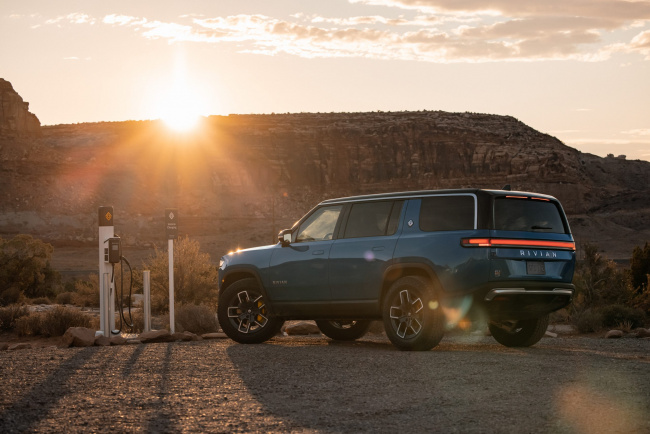 Rivian reports mixed earnings, sets dramatic goals for 2023