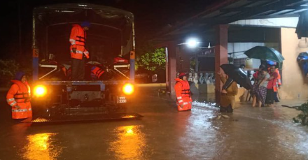 auto news, johor floods, malaysia floods, flash floods, met department, johor once again gets hit by flash floods, over 1,500 victims evacuated