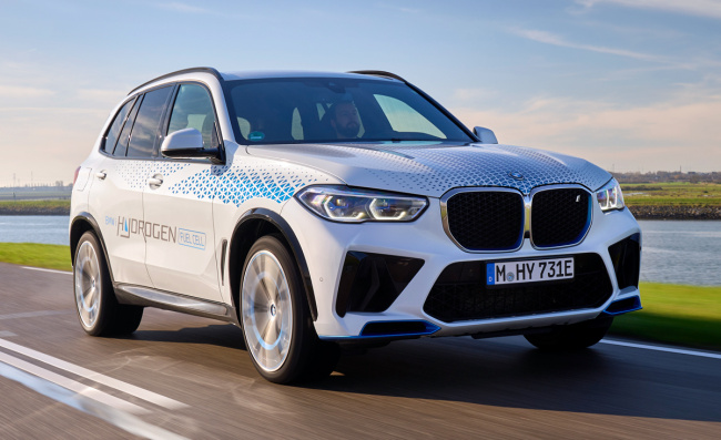 bmw ix5, bmw ix5 hydrogen, green hydrogen, hydrogen cars, what needs to happen for hydrogen cars to become more viable