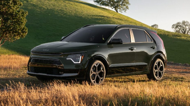 hybrid, niro, small midsize and large suv models, cheapest new kia hybrid is suv with the best gas mileage
