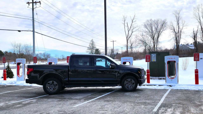 we charge a ford f-150 lightning with tesla's magic dock