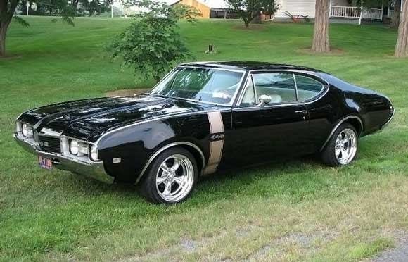 this 1968 oldsmobile 442 is the real thing looks fantastic in every way (video)