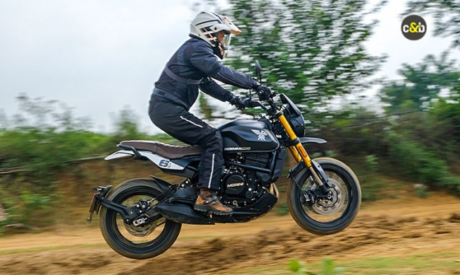 , moto morini seiemmezzo scrambler first ride review: ciao india!