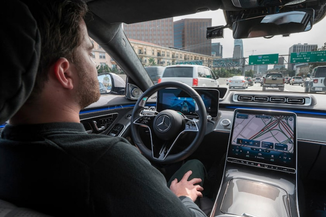 technology, aaa survey reveals americans are afraid of self-driving cars