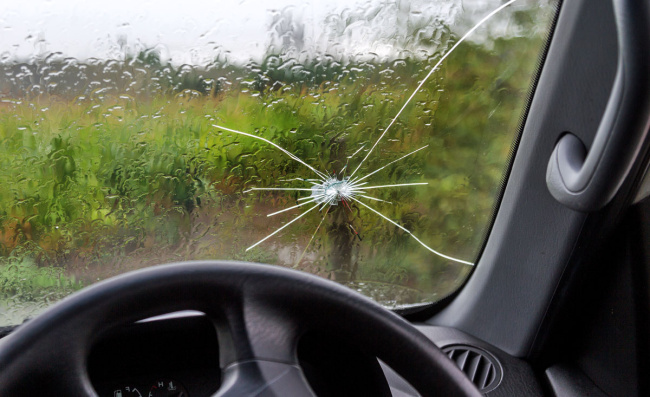 masterdrive, why repairing a cracked windscreen quickly is important