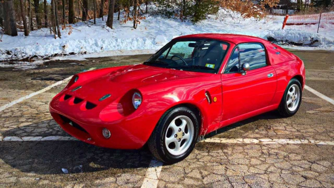 Monocraft-outfitted 1992 Mazda Miata NA imported from Japan