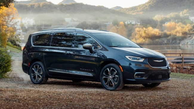chrysler, minivan, odyssey, pacifica, 3 best new minivans to buy in 2023, according to car and driver
