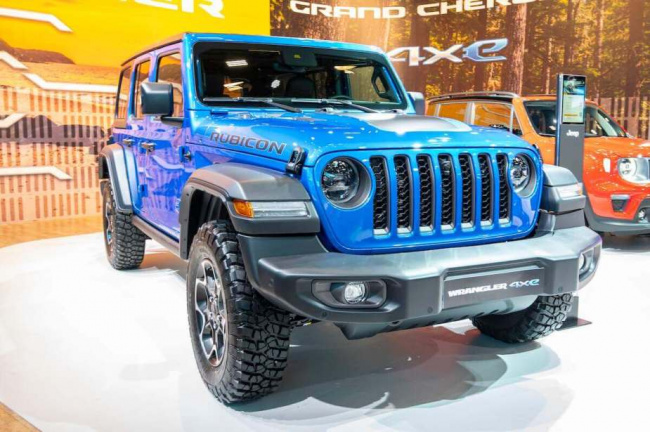 jeep, wrangler, jeep wrangler insurance costs: everything you need to know if you have bad credit