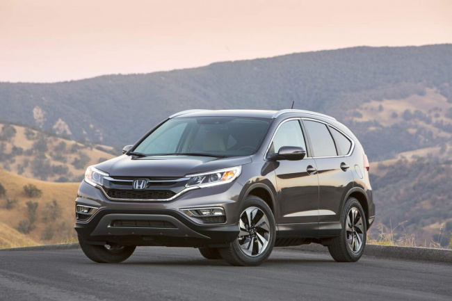 cr-v, maintenance, reliability, 3 of the worst honda cr-v model years, according to carcomplaints