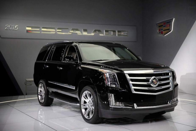 cadillac, escalade, 3 of the worst cadillac escalade model years, according to carcomplaints