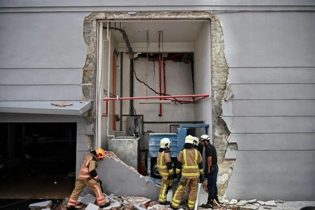 autos audi, 100 evacuated and one injured after blast rips out wall at audi workshop