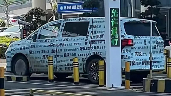 ice, phev, report, byd works on the new mpv based on the denza d9