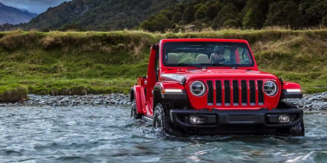 jeep, small midsize and large suv models, wrangler, the jeep wrangler is almost dead last for reliability