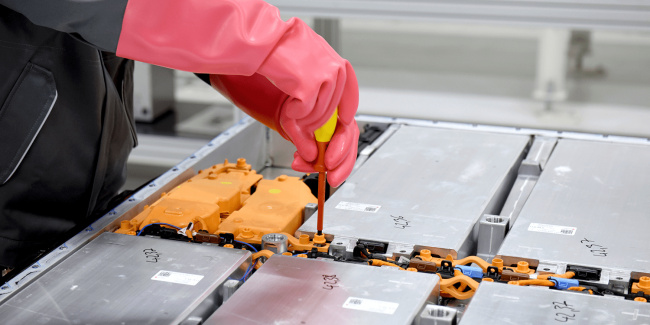 batteries, battery cells, battery factory, europe, north america, northvolt, powerco, subsidies, thomas schmall, volkswagen, vw may prefer us over eastern europe for battery cell factory