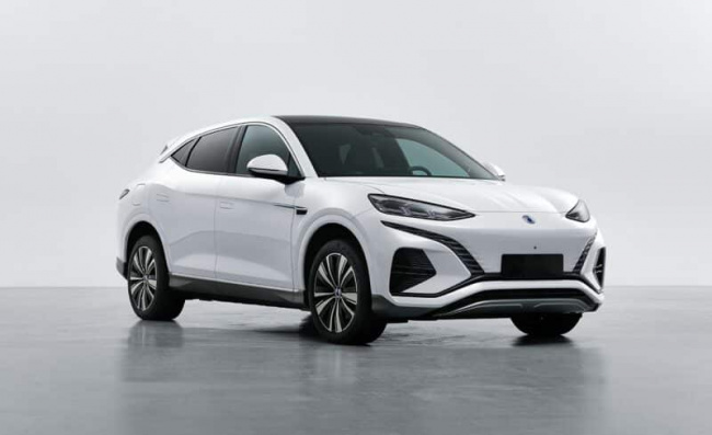 ev, report, denza n7 unveiled in china with loads of byd tech