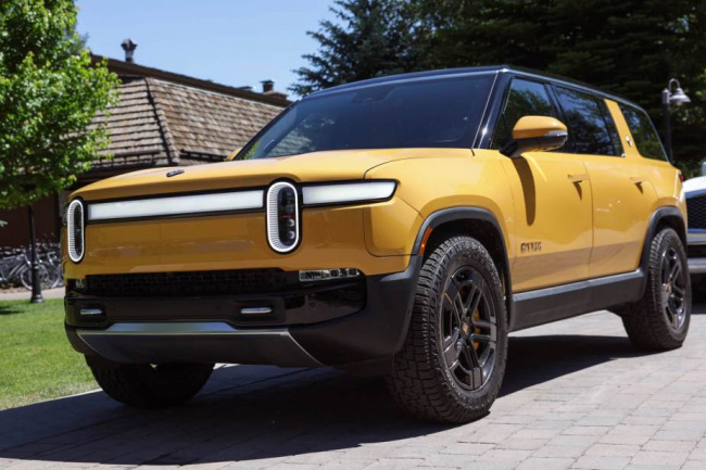 rivian, rivian r1s range boosted by new battery