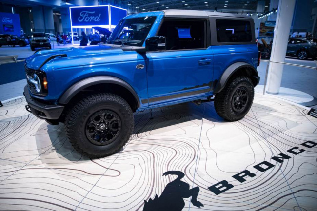 bronco, ford, ford bronco resale value leaves jeep wrangler back on the trail