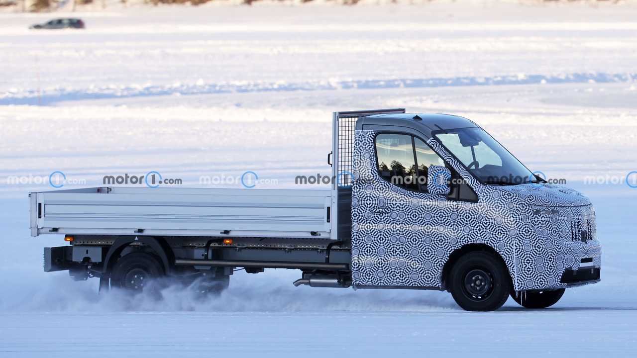 Renault Master Flatbed Side View Spy Photo